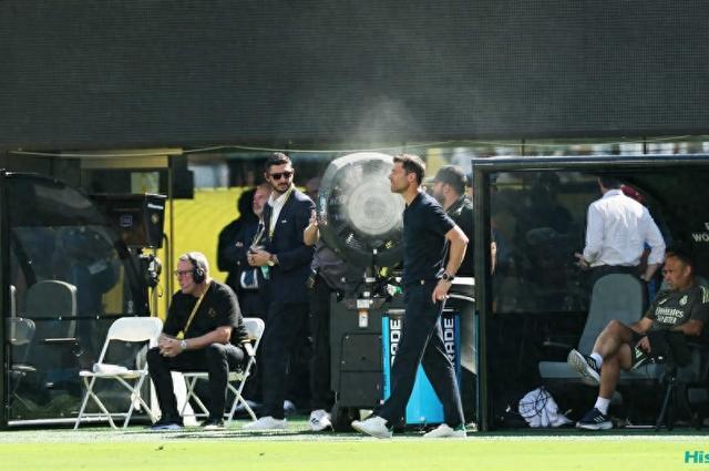 皇马进4强！43岁龙哥握拳庆祝：4次变阵 激活3人 大师级指挥