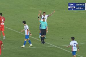 必赢体育-登场2分钟被罚下！彭欣力补时怒喷裁判，吃到直红&amp;泰山少打一人！