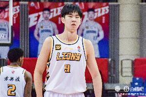 必赢体育-手感火热！赵嘉仁半场5中5&amp;3记三分高效拿下13分1助1断 正负值+21