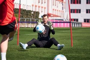 拜仁介绍今日训练：帕夫洛维奇、诺伊尔均恢复有球训练