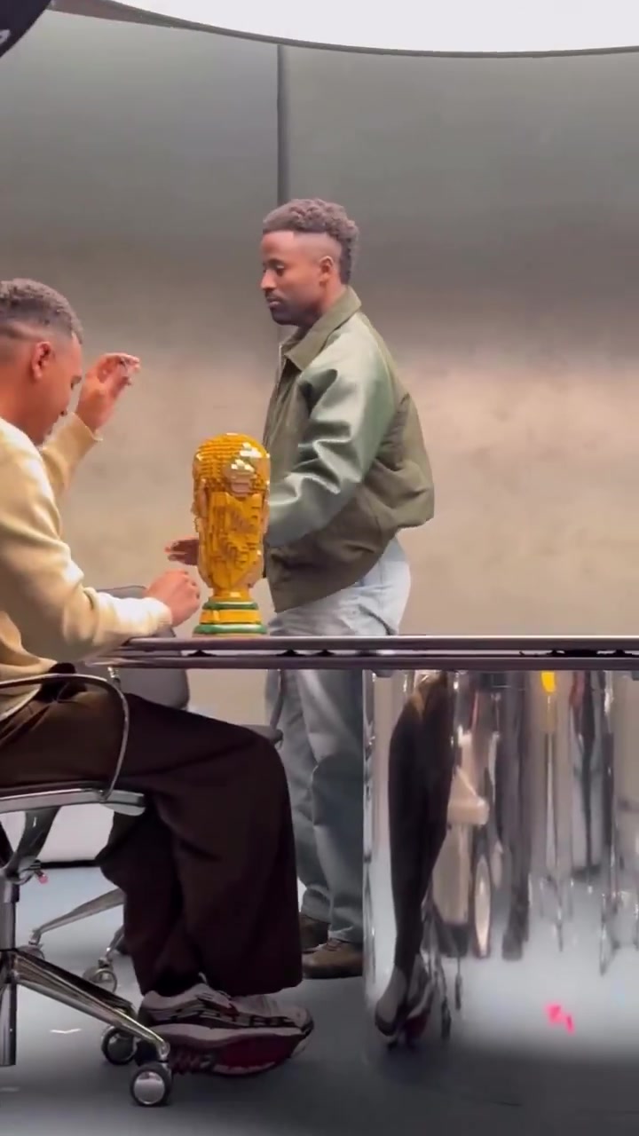 必赢体育-世纪广告！马卡：维尼修斯替身晒花絮 4位巨星是否同时在场引猜测